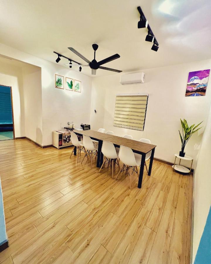 Raees Homestay Kampong Tanjong Minyak Екстер'єр фото