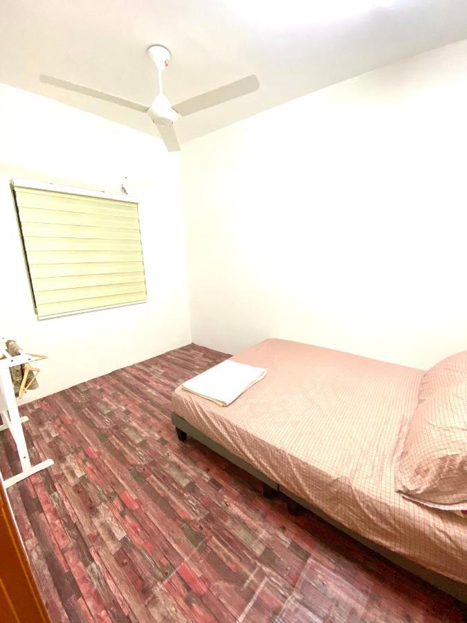 Raees Homestay Kampong Tanjong Minyak Екстер'єр фото