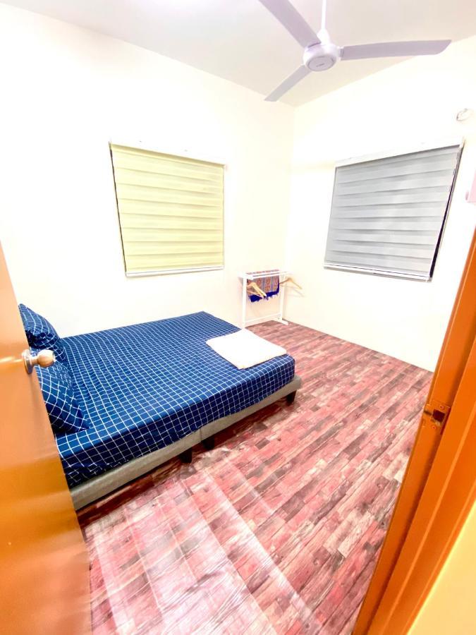 Raees Homestay Kampong Tanjong Minyak Екстер'єр фото
